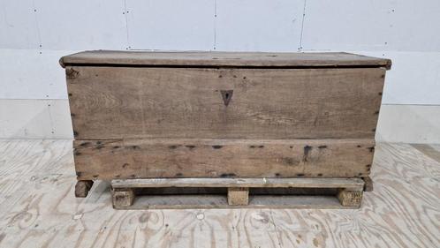 Grote Antieke Eikenhouten Kist op poten 144 cm breed, Huis en Inrichting, Woonaccessoires | Kisten, Gebruikt, 50 tot 75 cm, 125 cm of meer