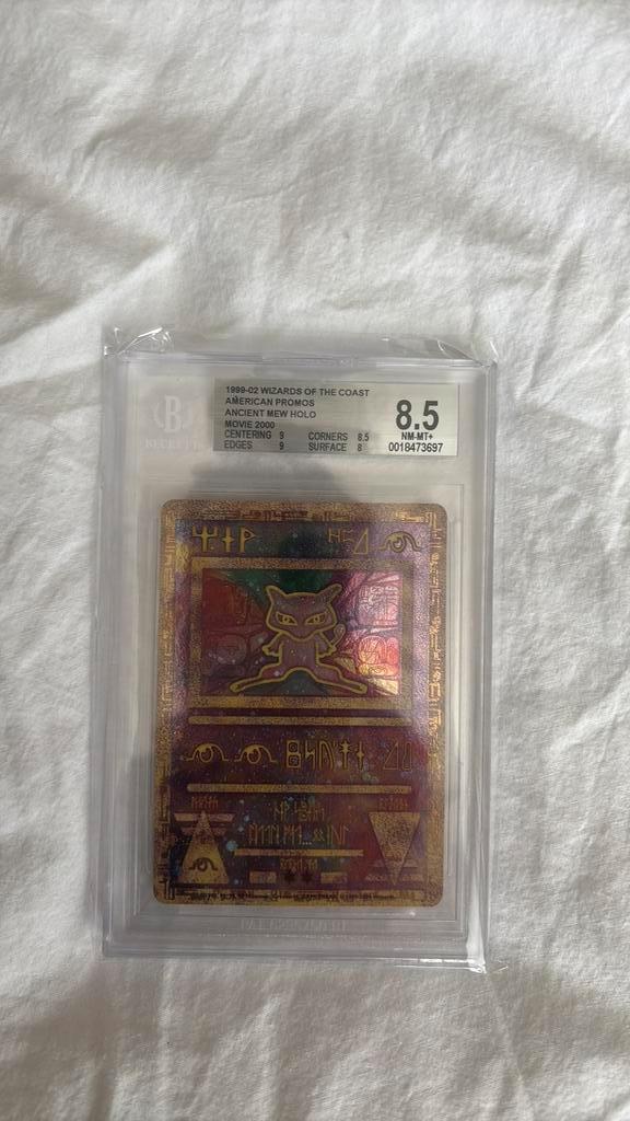 Ancient Mew BGS 8,5, Hobby en Vrije tijd, Verzamelkaartspellen | Pokémon, Zo goed als nieuw, Ophalen of Verzenden