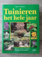 Tuinieren het hele jaar - Klaas T. Noordhuis, Ophalen of Verzenden, Zo goed als nieuw, Tuinieren en Tuinplanten