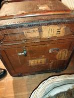 Grote brocante hutkoffer hut koffer
met zegels en binnenlade, Antiek en Kunst, Curiosa en Brocante, Ophalen