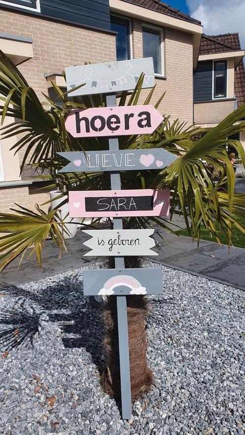 Geboortebord wegwijzer baby meisje te huur, Kinderen en Baby's, Kraamcadeaus en Geboorteborden, Zo goed als nieuw, Ophalen