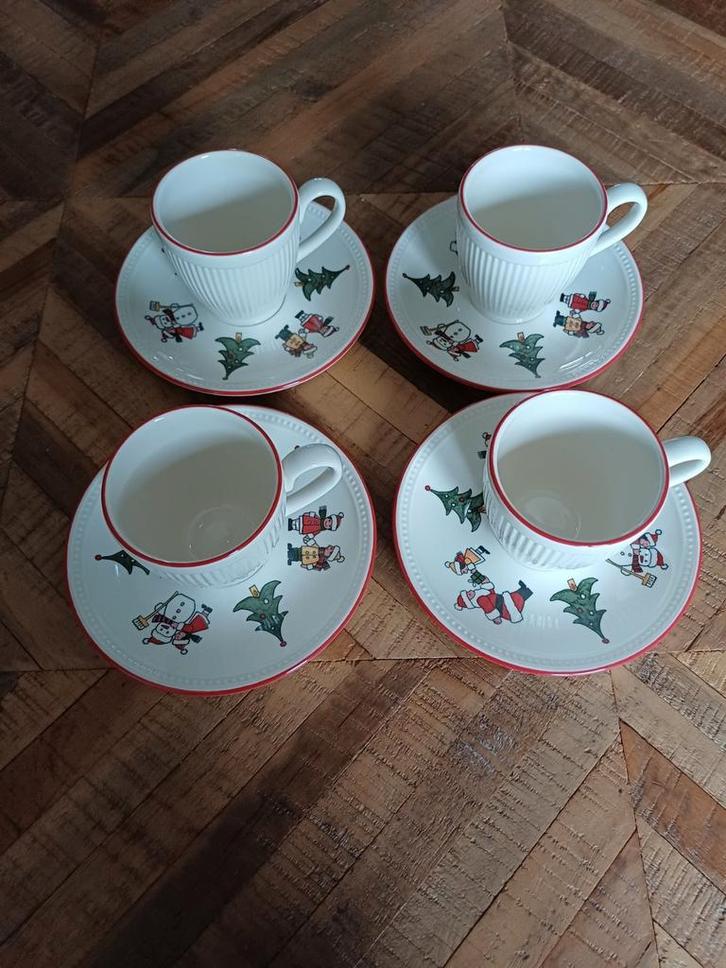 4 Wedgwood AH Kerst kop en schotels PER STUK €8,50, Huis en Inrichting, Keuken | Servies, Nieuw, Kop(pen) en/of Schotel(s), Wedgwood