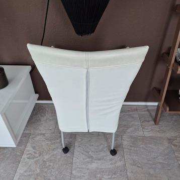 4 Leren Eetkamerstoelen op Wieltjes beschikbaar voor biedingen
