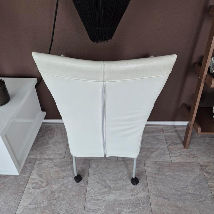 4 Leren Eetkamerstoelen op Wieltjes, Huis en Inrichting, Stoelen, Ophalen