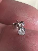 1 enkele witgouden oorsteker  met diamant van 0,10 ct, Ophalen of Verzenden, Zo goed als nieuw, Goud