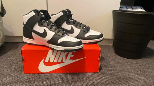 Nike Dunk High Panda maat 44,5, Kleding | Heren, Schoenen, Zo goed als nieuw, Zwart, Ophalen