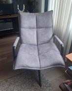 Taupe draaifauteuil met armleuningen
en zwarte metalen poot, Ophalen, Gebruikt, Minder dan 75 cm, Overige materialen