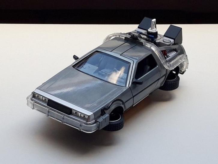 modelauto DeLorean: Back to the Future 2 – Jada Toys 1:24, Hobby en Vrije tijd, Modelauto's | 1:24, Nieuw, Auto, Jada, Ophalen of Verzenden