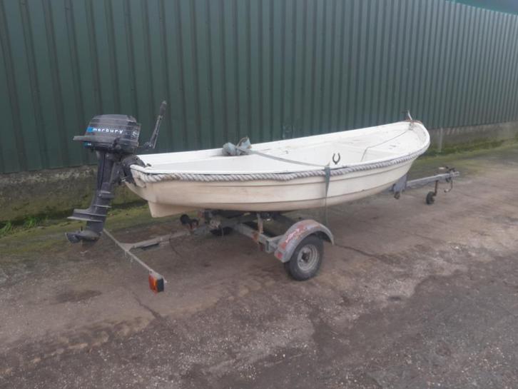 Sloep + motor + trailer, Watersport en Boten, Sloepen, Gebruikt, Tot 10 pk, 3 tot 6 meter, Buitenboordmotor, Benzine, Polyester