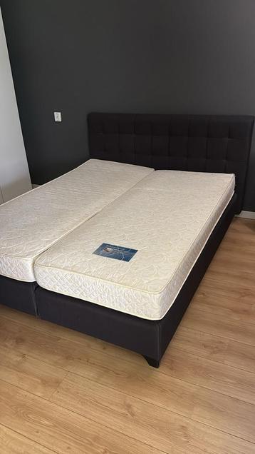 Grijze boxspring 2 pers. 160x200. Incl hoofdbord beschikbaar voor biedingen