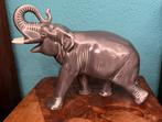 Antiek verfijnde porseleinen beeld van een  olifant, Antiek en Kunst, Antiek | Porselein, Ophalen of Verzenden