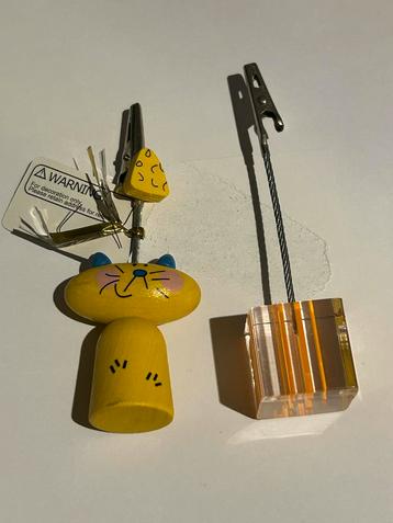 2x Kaartje houders bijna gratis beschikbaar voor biedingen