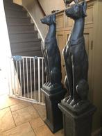 2 grote honden op sokkel zwart windhond hazewindhond whippet, Tuin en Terras, Tuinbeelden, Ophalen, Nieuw, Beton