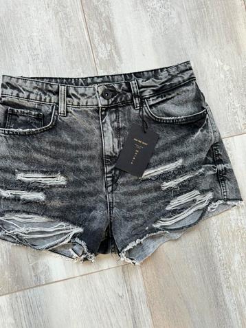 Korte broek maat S  beschikbaar voor biedingen