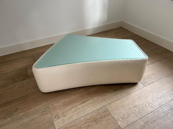 Leolux salontafel model Archipel Leer / Glas, Huis en Inrichting, Banken | Voetenbanken en Poefen, Zo goed als nieuw, 75 tot 100 cm