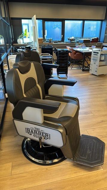 Barberchair barber club herenstoel kapper kapsalon knipstoel beschikbaar voor biedingen