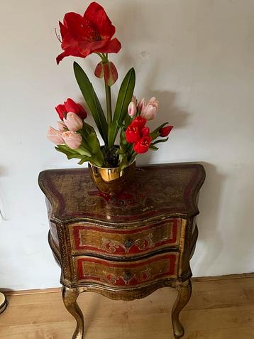 Italiaans/Florentijns commodekastje met lades beschikbaar voor biedingen