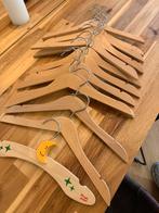 14 Houten Kinder Kledinghangers - Rivierenbuurt, Ophalen, Zo goed als nieuw, Hout, Kinderen
