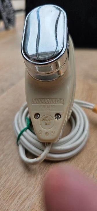 Philishave model 2243 op 110-130 Volt of 180 - 220 Volt beschikbaar voor biedingen