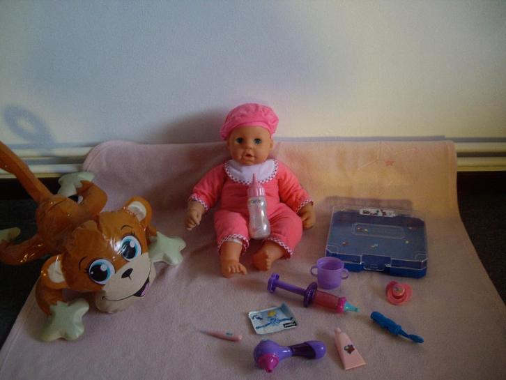 baby chou chou interactief met acc, Kinderen en Baby's, Speelgoed | Poppen, Zo goed als nieuw, Babypop, Ophalen of Verzenden