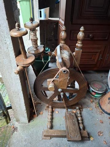Antiek Spinnewiel beschikbaar voor biedingen