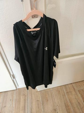 Zwart under armour shirt beschikbaar voor biedingen