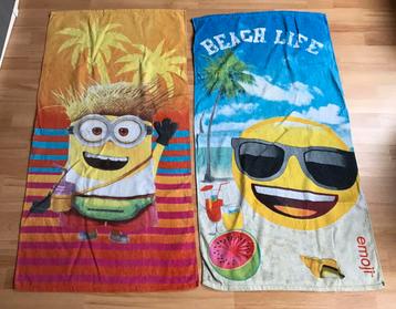 2 handdoeken Emoji en Minions 60 x 115 cm beschikbaar voor biedingen
