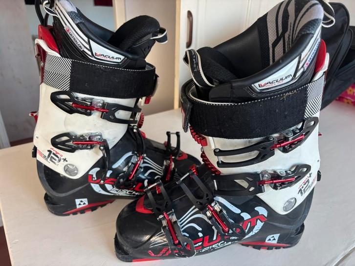 Fischer Soma Hybrid 12+ VACUUM Skischoenen - Maat 28.5=ca 44, Sport en Fitness, Skiën en Langlaufen, Gebruikt, Schoenen, Skiën