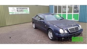 Portier 2Deurs rechts van een Mercedes CLK beschikbaar voor biedingen