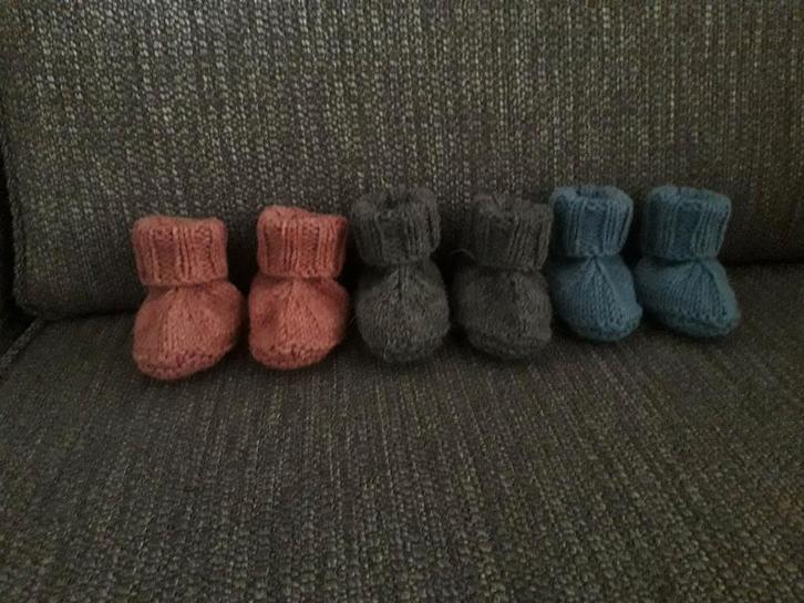 Gebreide babyslofjes. 100% wol. Nieuw., Kinderen en Baby's, Babykleding | Schoentjes en Sokjes, Nieuw, Jongetje of Meisje, Slofjes