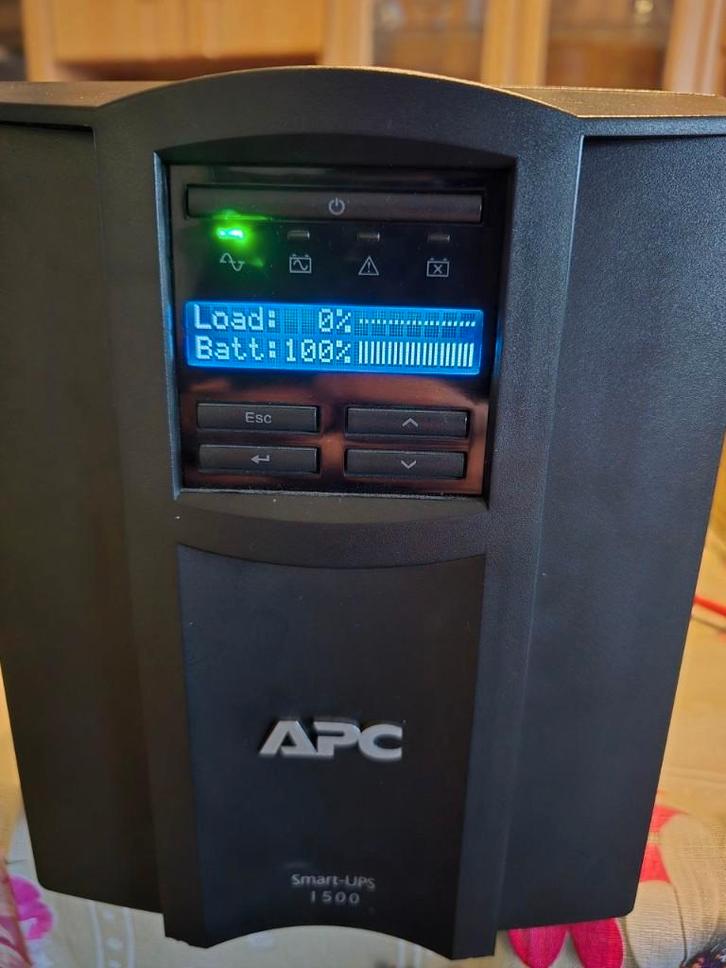 APC Smart-UPS SMT1500I – 1500VA / 1000W – Getest + Accu, Computers en Software, Noodvoedingen (UPS), Refurbished, Ophalen of Verzenden