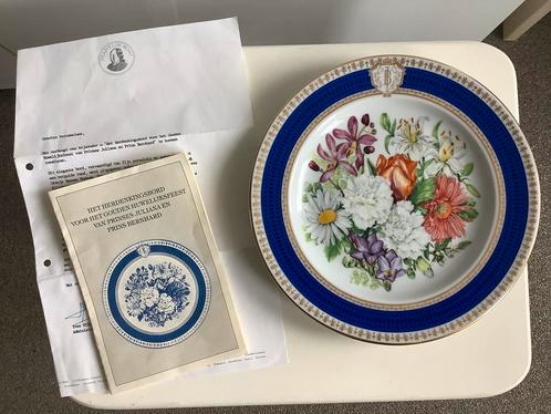 MOSA bord met certificaat 50 gouden huwelijk Juliana Bernard, Verzamelen, Koninklijk Huis en Royalty, Zo goed als nieuw, Nederland