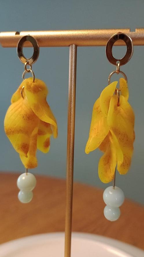 Oorbellen gele bladeren, Sieraden, Tassen en Uiterlijk, Oorbellen, Nieuw, Hangers, Overige materialen, Geel, Ophalen of Verzenden
