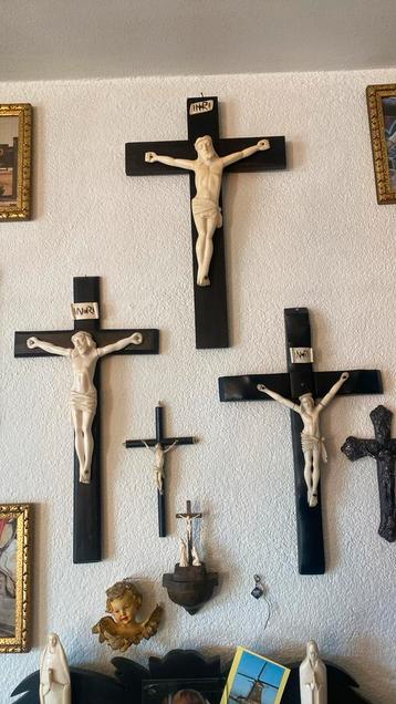 Kruisbeeld met ivoren corpus.1750 jaar beschikbaar voor biedingen