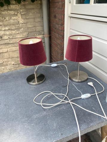 Twee Bedlampjes aubergine kleur. beschikbaar voor biedingen
