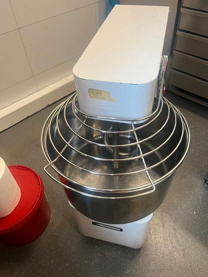 Grote deegmachine voor 25 kilo deeg, Witgoed en Apparatuur, Keukenmixers, Zo goed als nieuw, 4 liter of meer, 1 snelheid, Ophalen