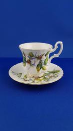 Royal Albert kop en schotel, witte bloemen. (2) 6A2, Huis en Inrichting, Keuken | Servies, Tweedehands verkoop, Tweedehands verkoop