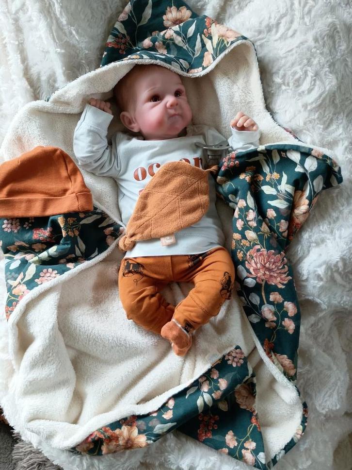 Reborn baby met open oogjes!, Verzamelen, Poppen, Zo goed als nieuw, Babypop, Ophalen of Verzenden