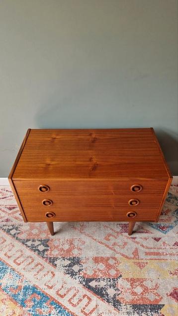 Vintage Deens design ladekastje beschikbaar voor biedingen
