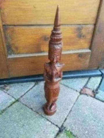 Aziatisch Houten Beeld - 34 cm hoog op Voetstuk beschikbaar voor biedingen