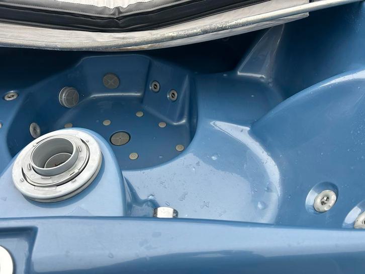 Gebruikte Jacuzzi - Werkend, Buitenkant Aandacht Nodig, Tuin en Terras, Bubbelbaden en Hottubs, Gebruikt, Vast, Afdekzeil, Ophalen of Verzenden