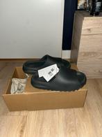 Yeezy slide maat 42 valt klein, Kleding | Heren, Schoenen, Ophalen of Verzenden, Zo goed als nieuw