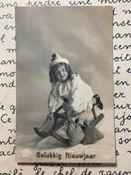 Gelukkig Nieuwjaar - meisje op slee - Pierrot, Ophalen of Verzenden, Voor 1920, Gelopen, Feest(dag)