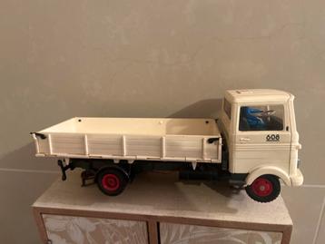 Vintage Mercedes Vrachtwagen Slotcar Racebaan beschikbaar voor biedingen