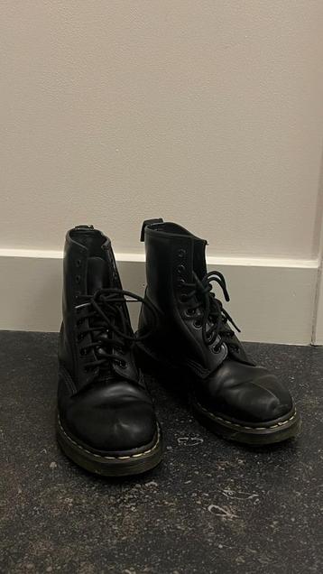 Dr Martens laarzen in zwart beschikbaar voor biedingen