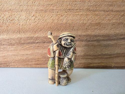 Netsuke, een traditioneel Japans miniatuurbeeldje, Antiek en Kunst, Kunst | Beelden en Houtsnijwerken, Ophalen of Verzenden