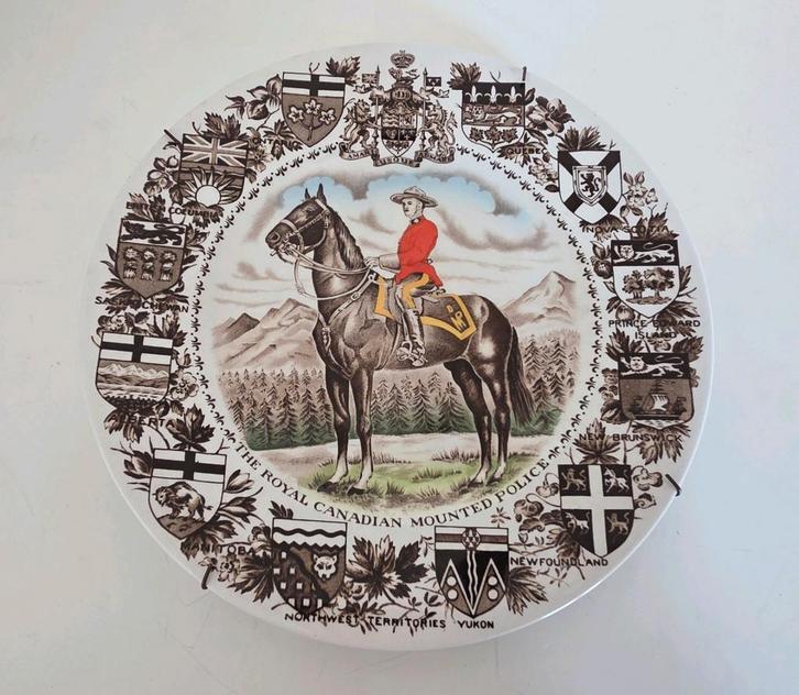 Sierbord Royal Canadian Mounted Engelse politie Iristone, Antiek en Kunst, Antiek | Wandborden en Tegels, Ophalen of Verzenden