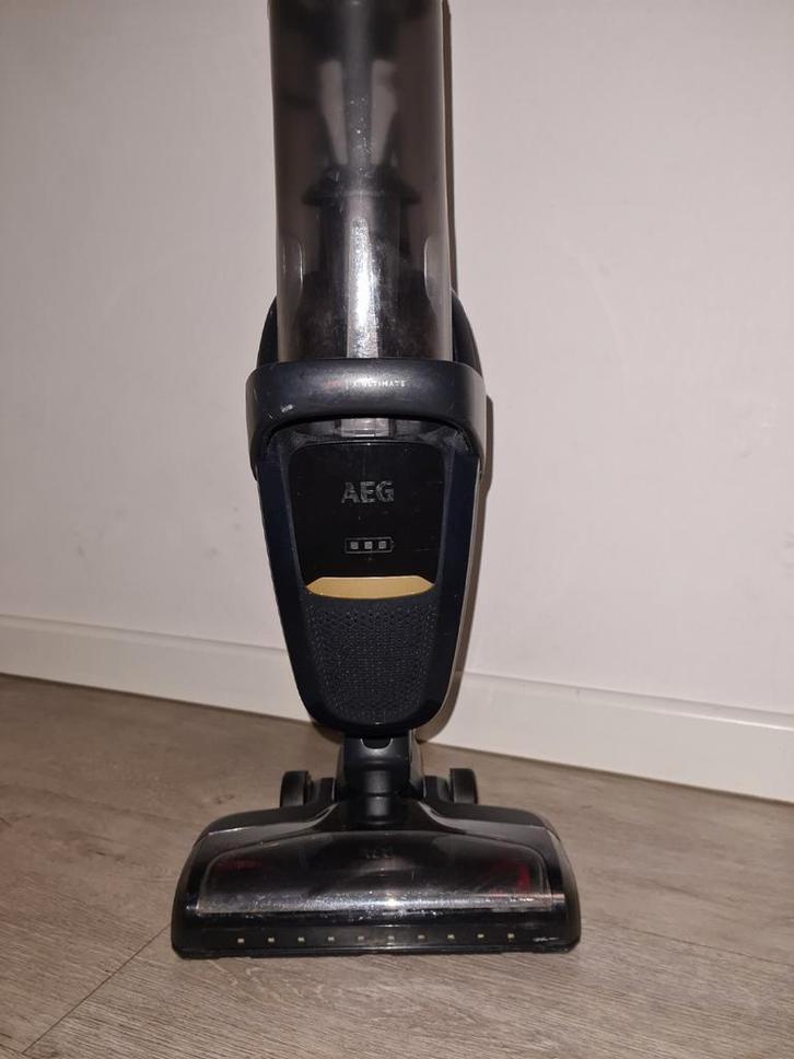 AEG FX9 zgan met 2 nieuwe filters, Witgoed en Apparatuur, Stofzuigers, Zo goed als nieuw, Stofzuiger, Reservoir, Ophalen