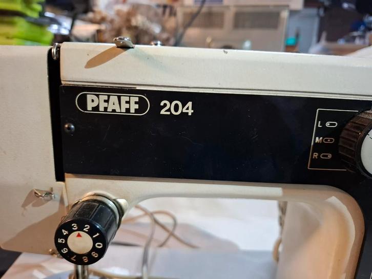 Pfaff 204 Naaimachine, Antiek en Kunst, Antiek | Naaimachines, Ophalen of Verzenden