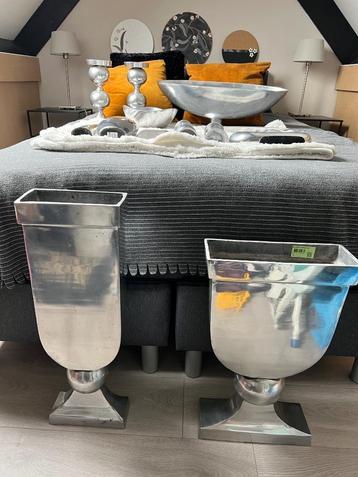 Decoratie van Aluminium  beschikbaar voor biedingen